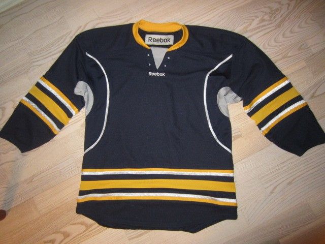 Reebok pelipaita koko L/XL youth jääkiekkopaita