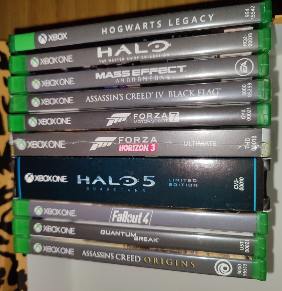 Xbox One -pelejä, osa muoveissa