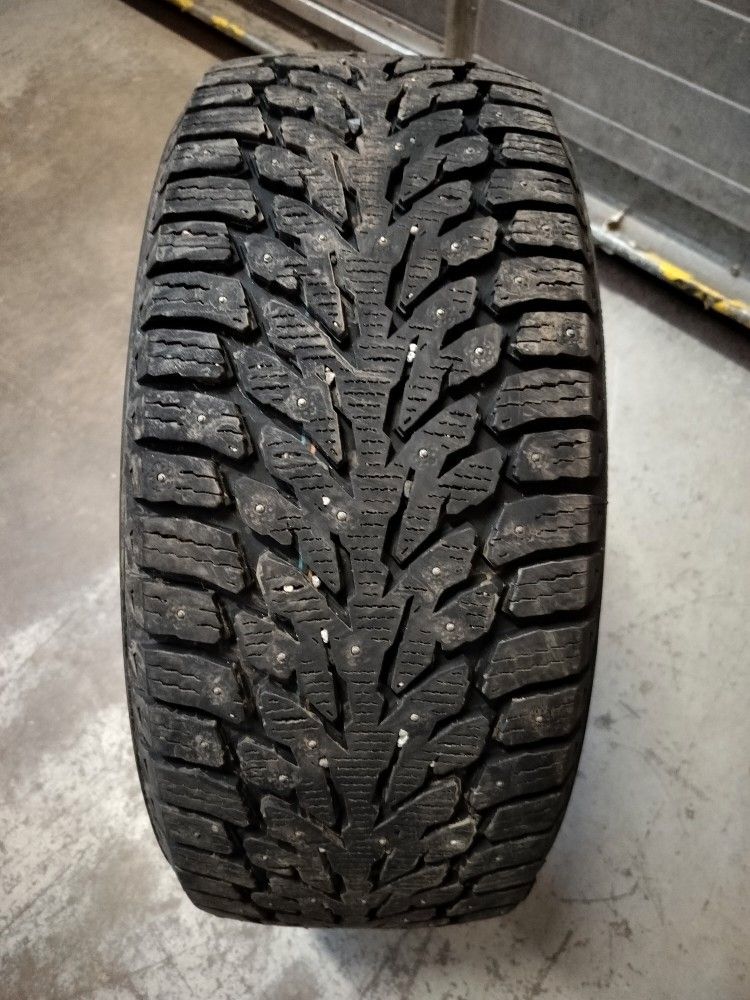 Nastarengas 235/45 R18 98T