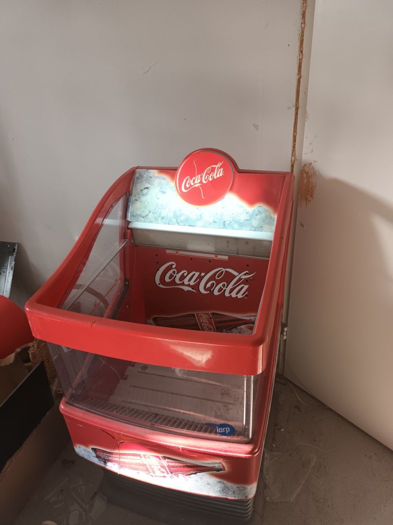 Coca Cola kylmäallas