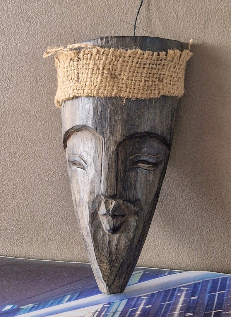 Pieni antiikki Afrikkalainen maski koriste