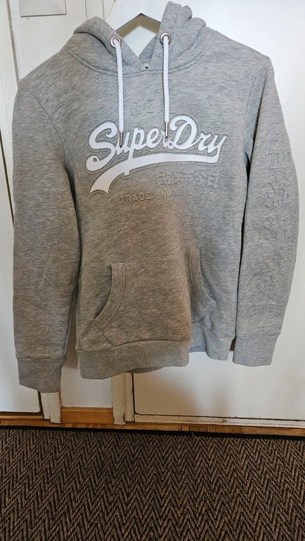 Naisten SuperDry huppari 38