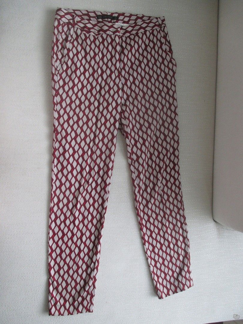Naisten housut koko 34, väri viininpunainen