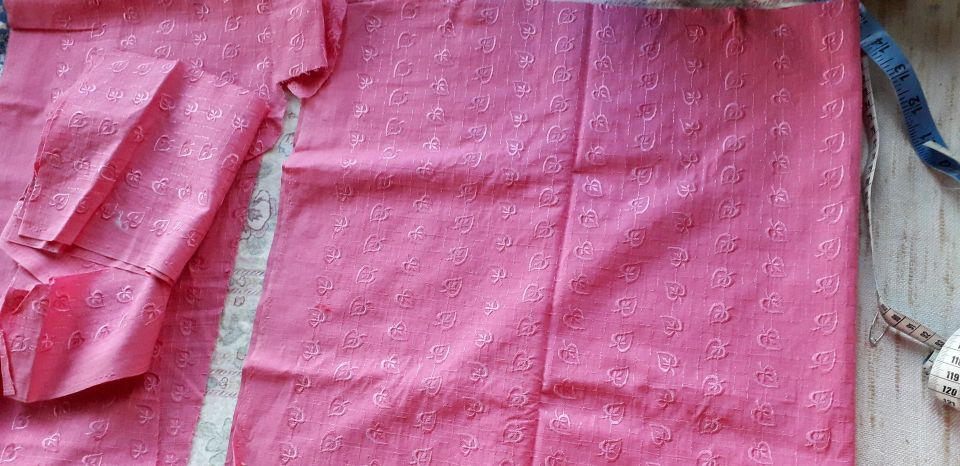 Pink-väriset kangaspalat kuviolla