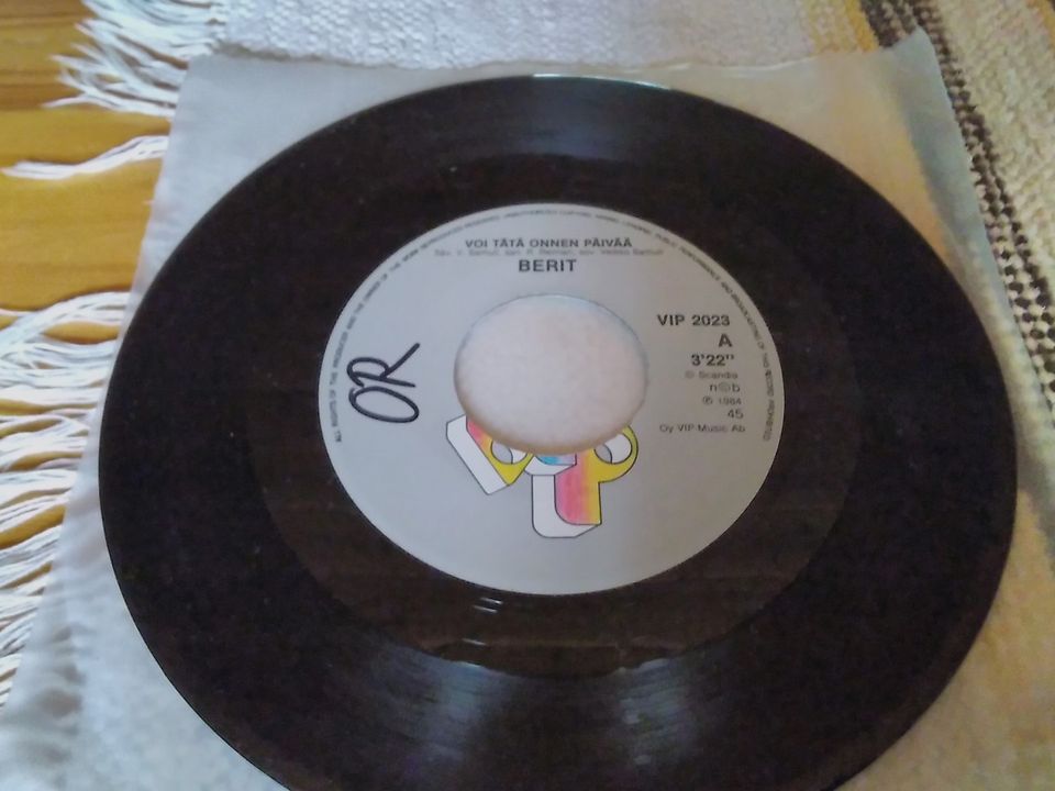 Berit 7" Voi tätä onnen päivää