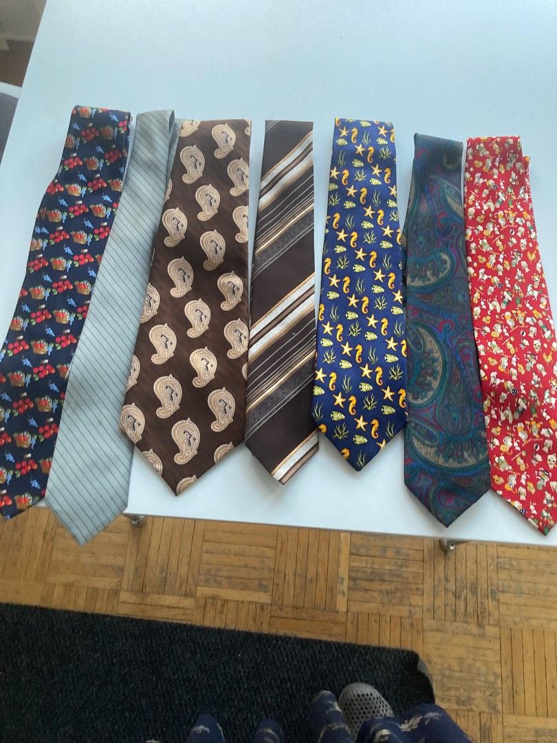 7 erilaista solmiota erivuosilta Vintagea kin