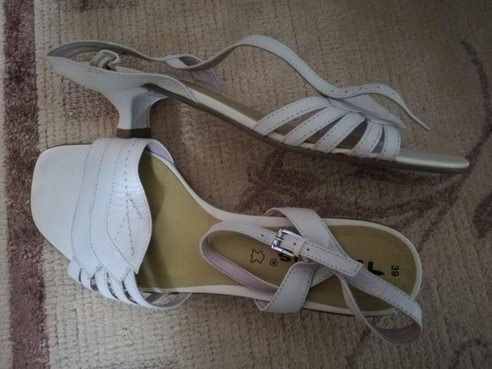Tamaris valkoiset sandaletit 39