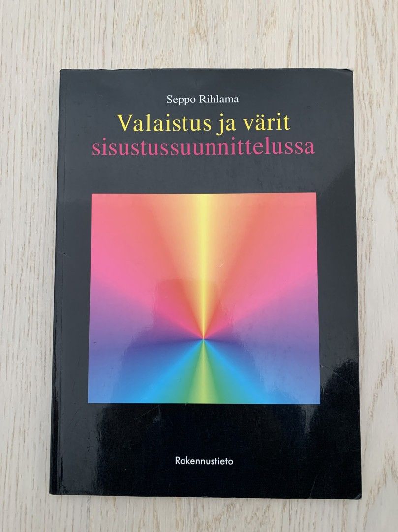 Seppo Rihlama: Valaistus ja värit sisustussuunnit