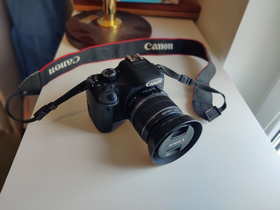 Canon EOS 550D kamera + 2 linssiä ja varusteet