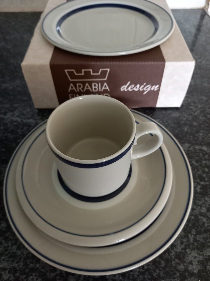 Arabian Ahti kahvikupit kakkulautasineen
