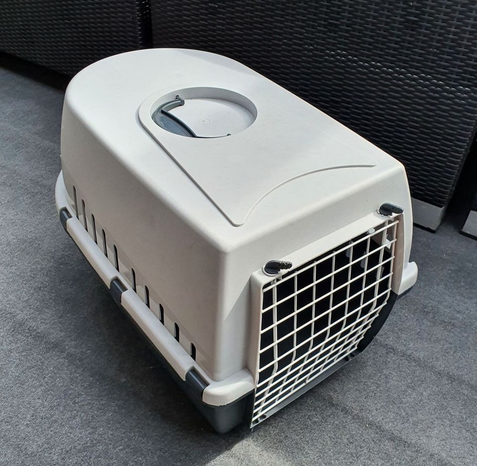 Dog transport box