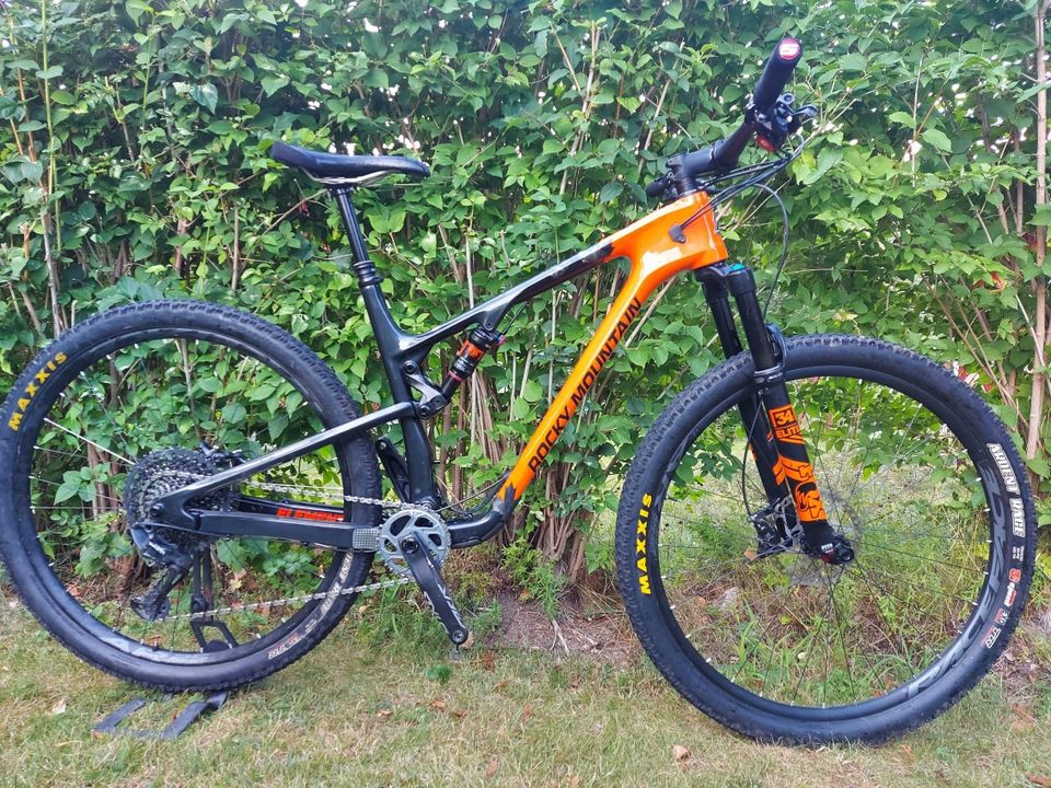 Rocky Mountain Element Carbon 50 maastopyörä