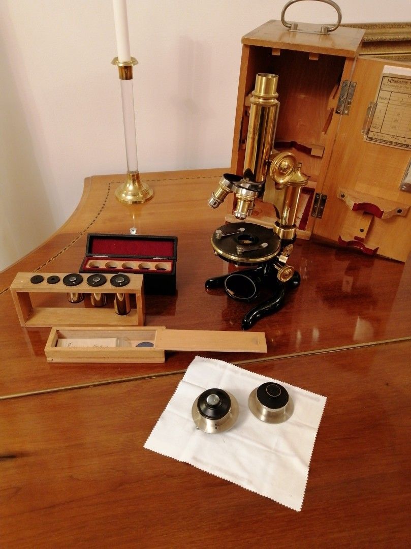 Leitz mikroskooppi