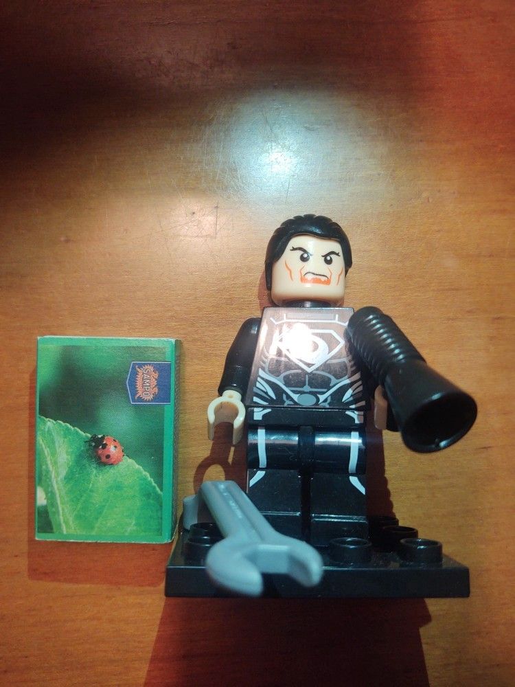 General Zod figuuri