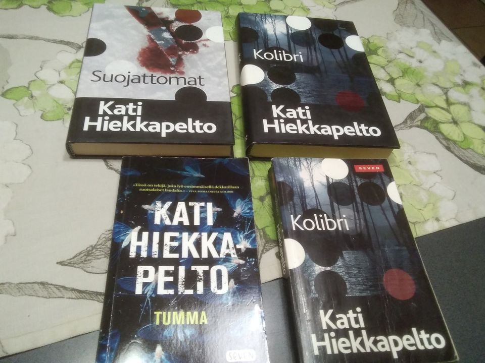 Kati Hiekkapelto. x 4