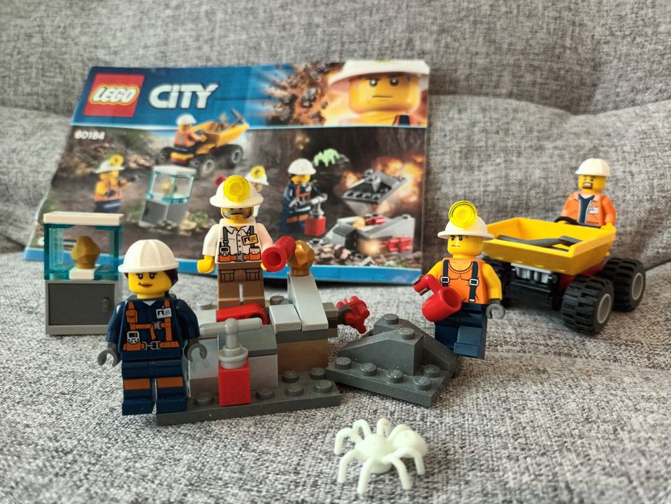 Lego city kaivos ja hohtava hämähäkki