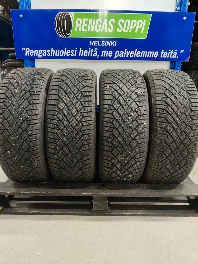 Kitkarenkaat 215/50R18 Continental VikingContact 7