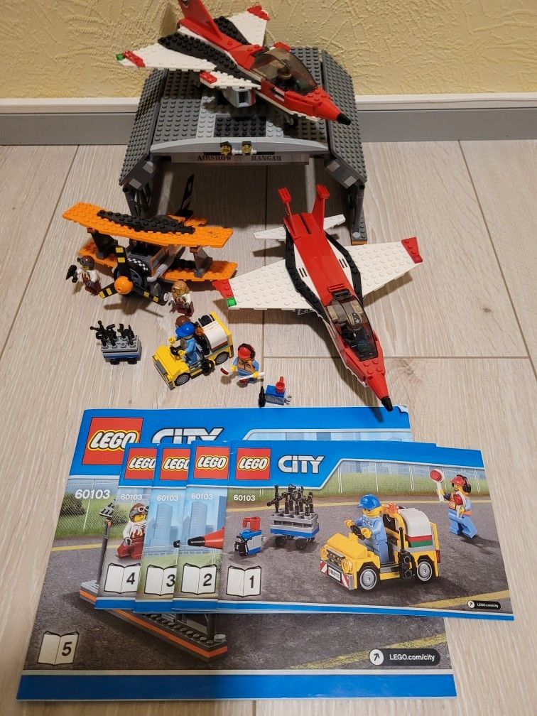 LEGO City Airport 60103 Lentokentän lentonäytös