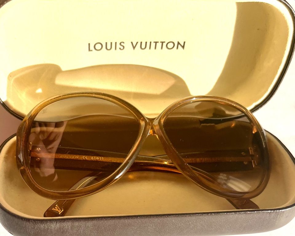 LOUIS VUITTON Soupcon Oversized Sunglasses Z0283W