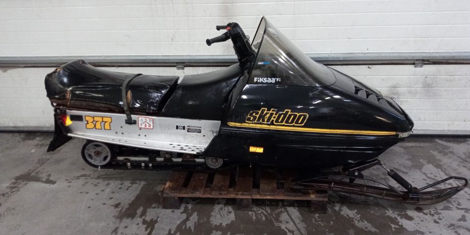 Puretaan skidoo safari 377 -84