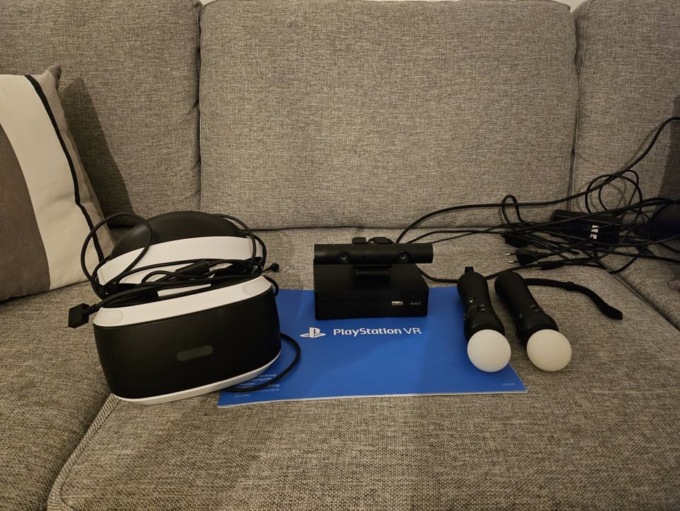 PSVR virtuaalilasit ja move ohjaimet