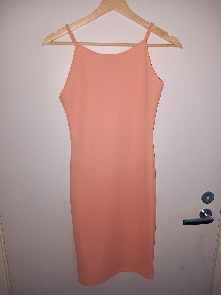 Missguided käyttämätön persikanvärinen mekko 36