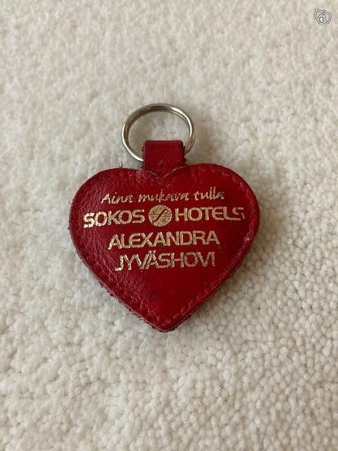 Sokos Hotels punainen sydän avaimenperä nahkaa