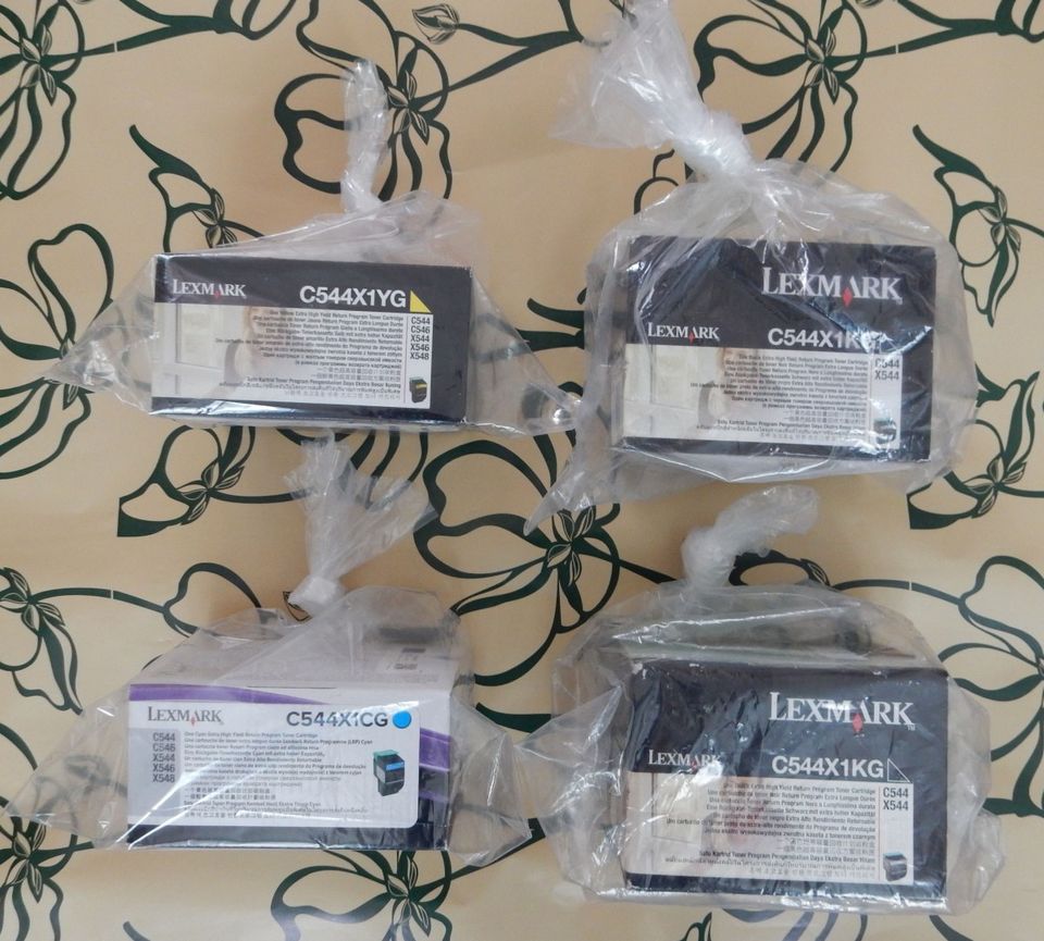 4 kpl Lexmark laservärikasetti