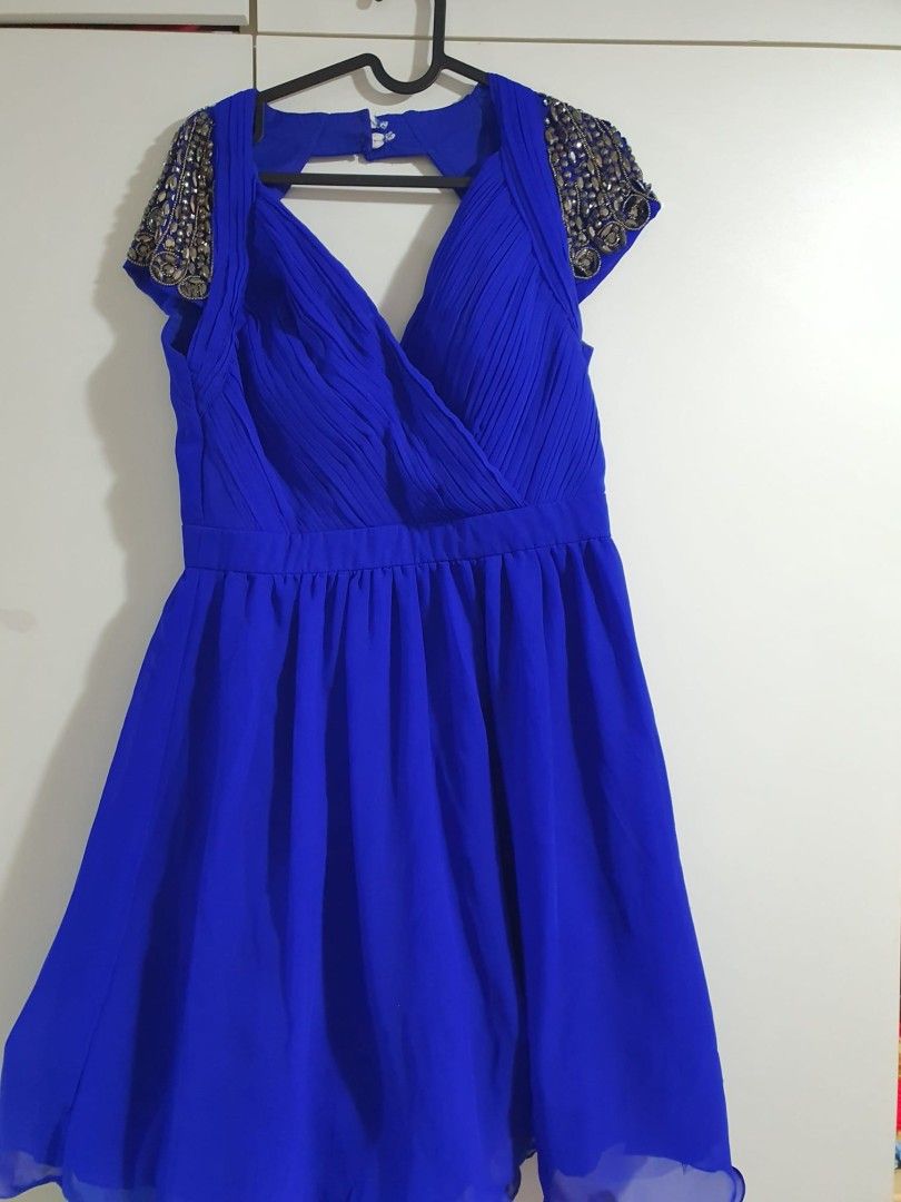 Sininen mekko vanhojentanssimekko