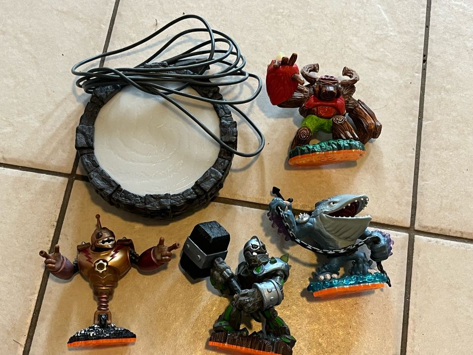 Skylanders hahmoja ja portaali