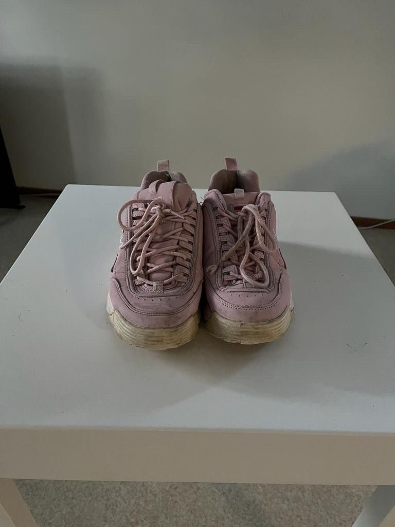 Vaaleanpunaiset Filan kengät kokoa 38