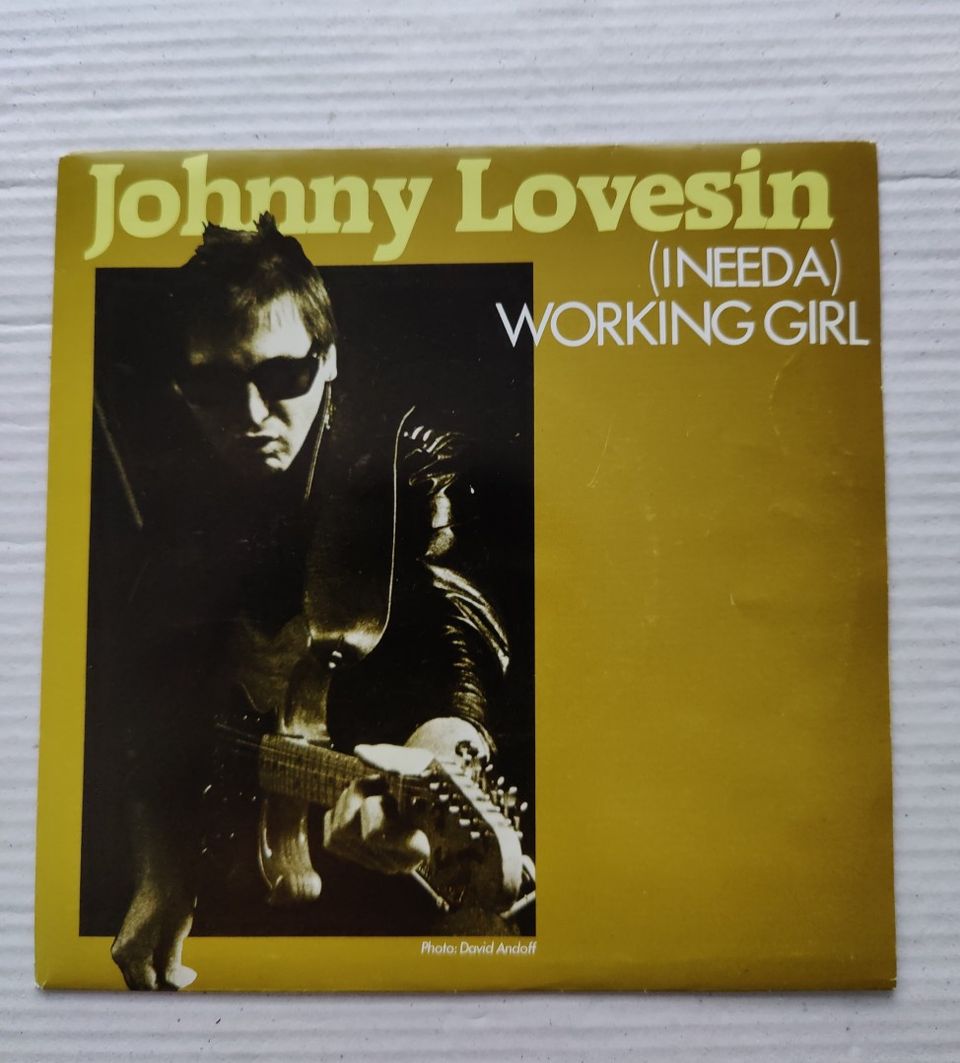 Vinyyli Johnny Lovesin (INeedA) Working Girl 7"