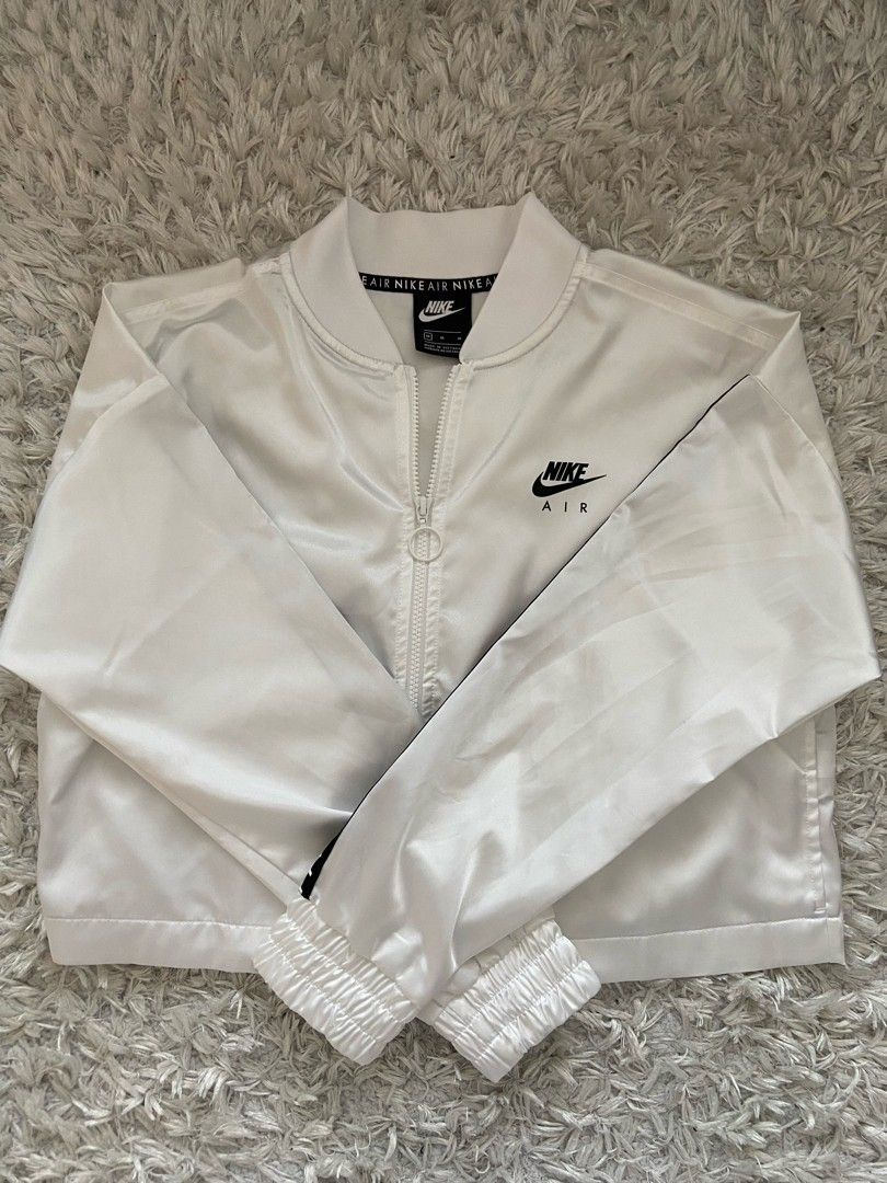 Nike bomber M