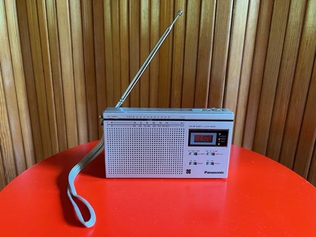 Panasonic RF-082 FM-AM vintage radio