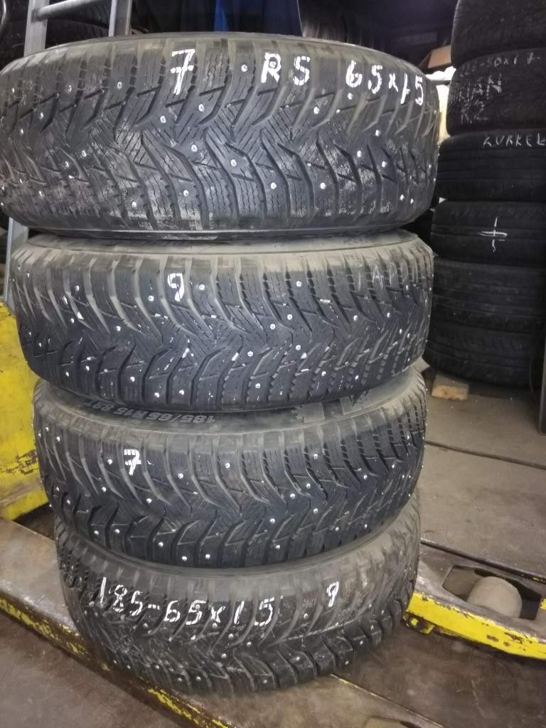 Kumho 185/65x15 nastat aluvanteilla 5x108/114,3