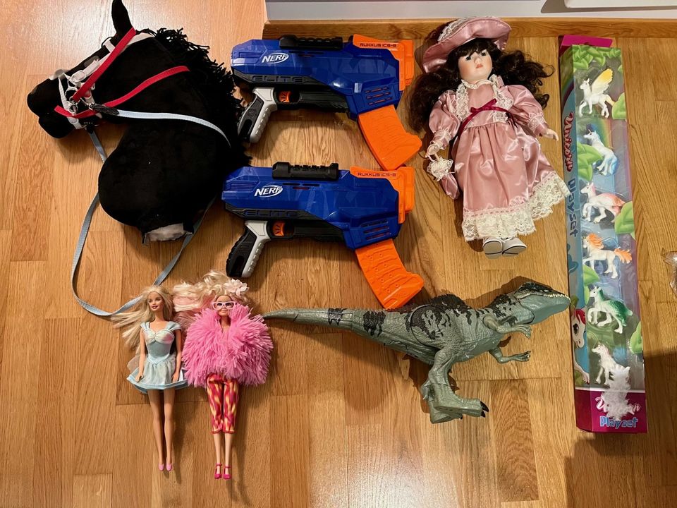 Leluja, mm. Barbie, Nerf ja Jurassic world