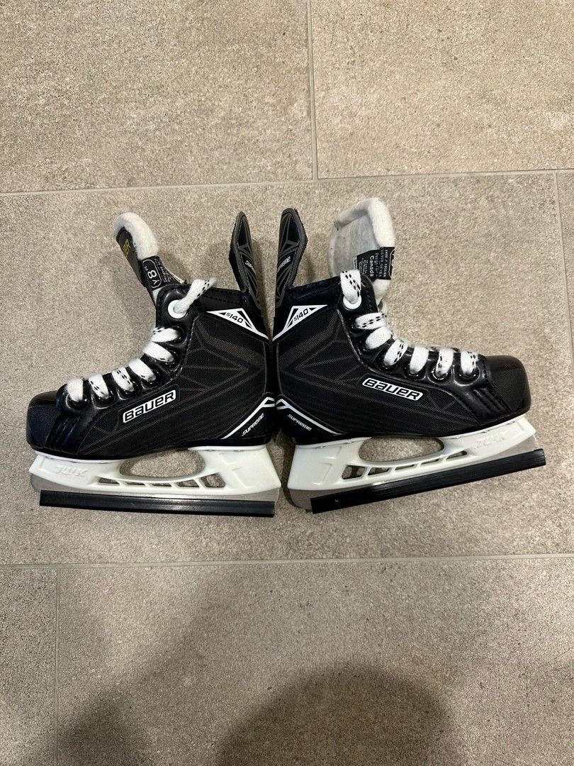 Bauer ice skating shoe