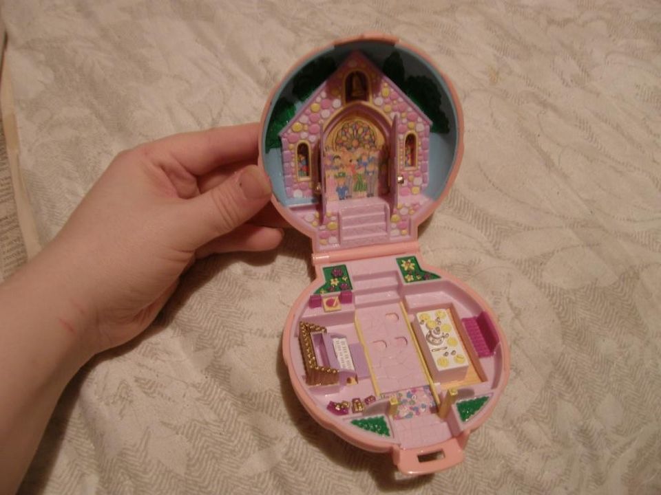 Vaaleanpunainen Polly Pocket- rasia KIRKKO VINTAGE