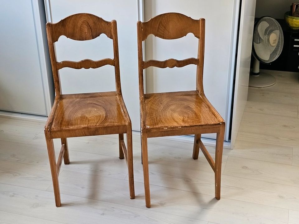 Vanhat tuolit VARATTU
