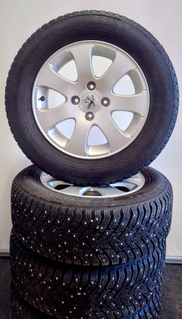 Peugeot aluvanteet + 195/65R15 Nokian hakkapeliitta 8 nastarenkaat