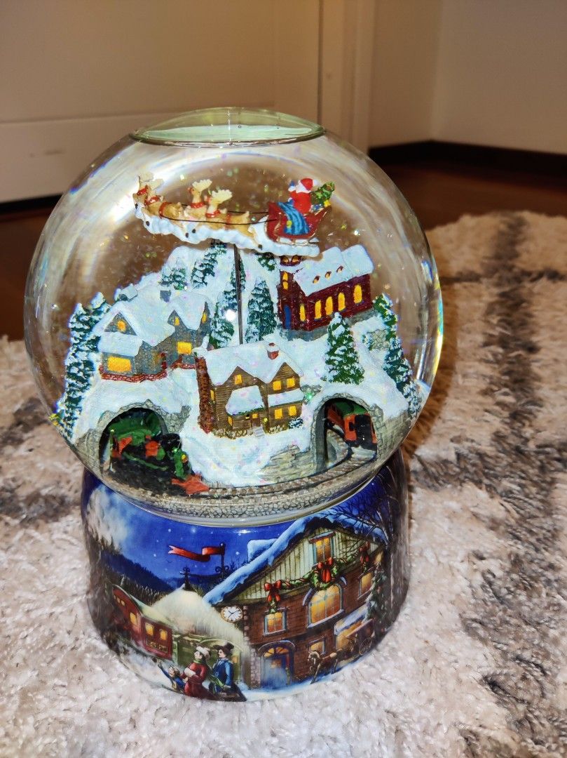Luville lasinen joulu lumisadepallo musiikilla