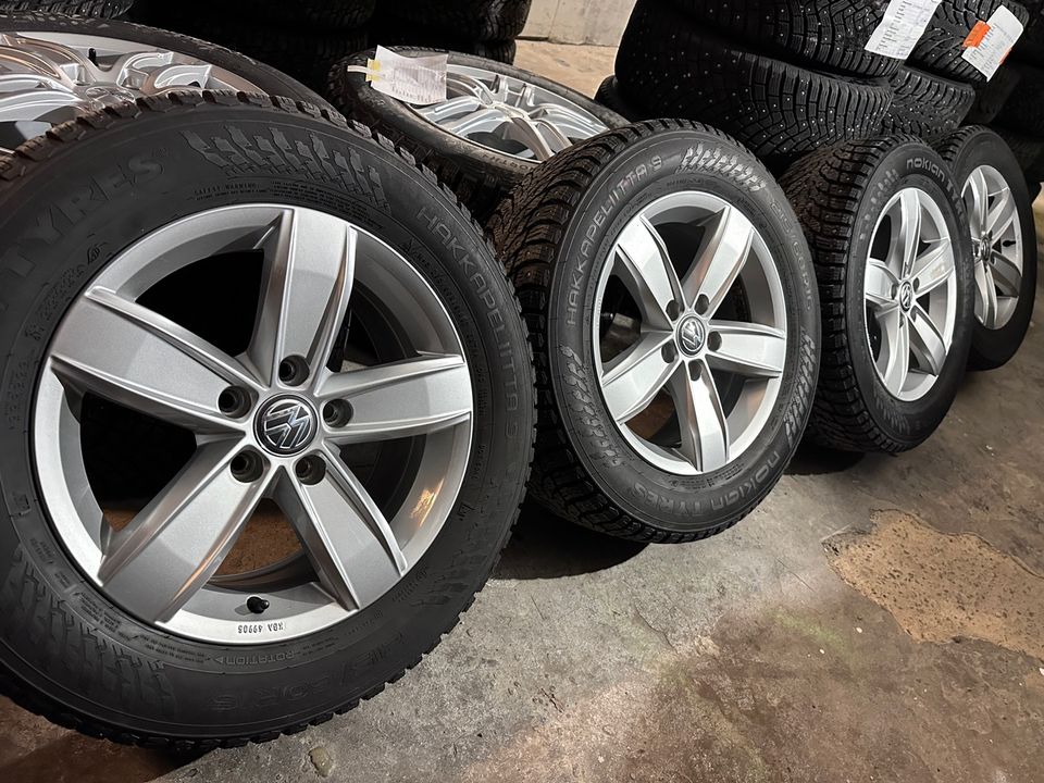 215 60 R16 Nokian HKPL9 ja VW alkuperaiset vanteet