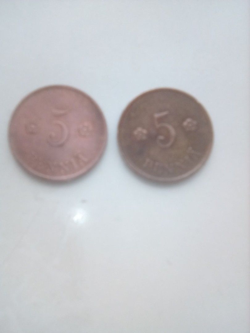 Viiden pennin kolikot vuosilta 1918 ja 1939