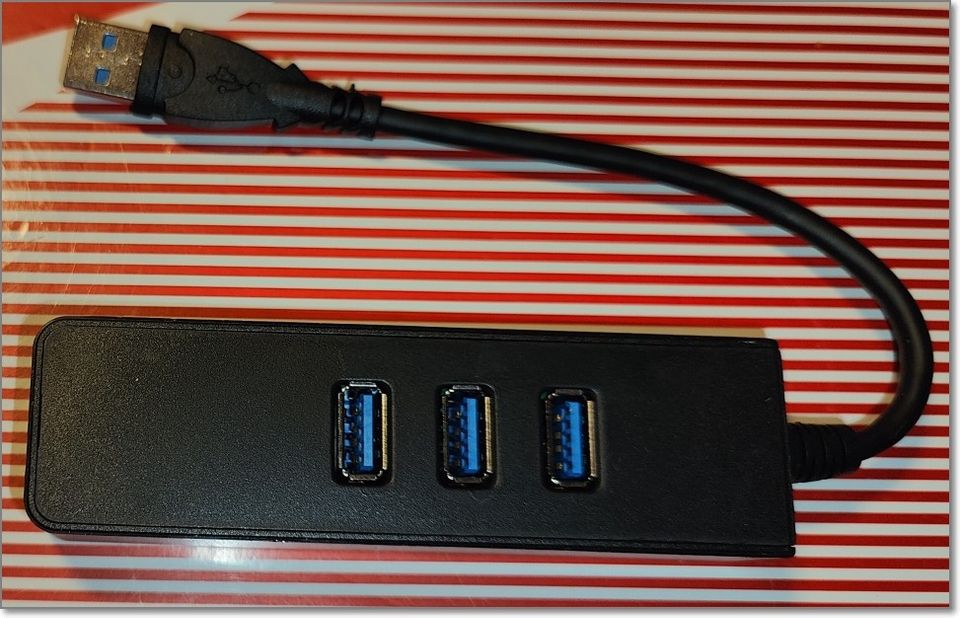 USB HUB x 3 porttia ja RJ45 ethernet verkkokortti