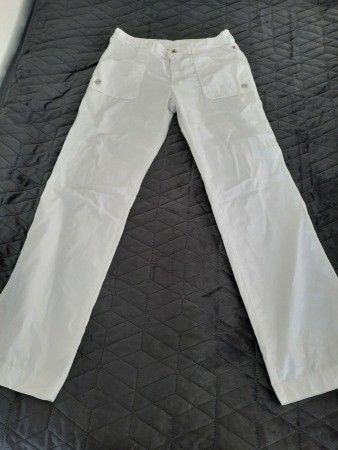 Valkoiset housut koko 42 ulkoiluun