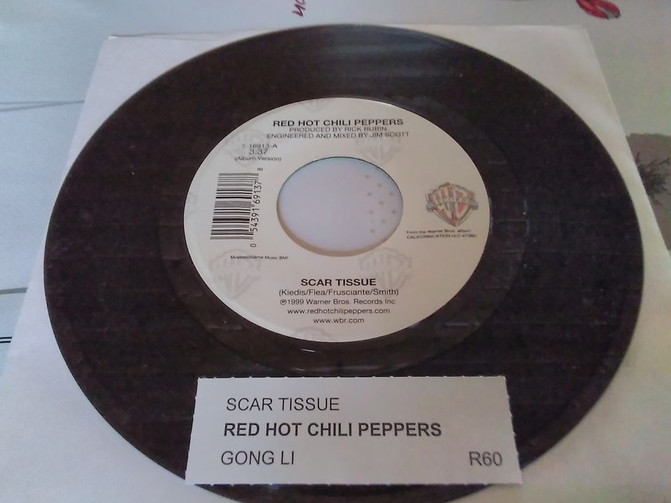 Red Hot Chili Peppers 7" Scar tissue