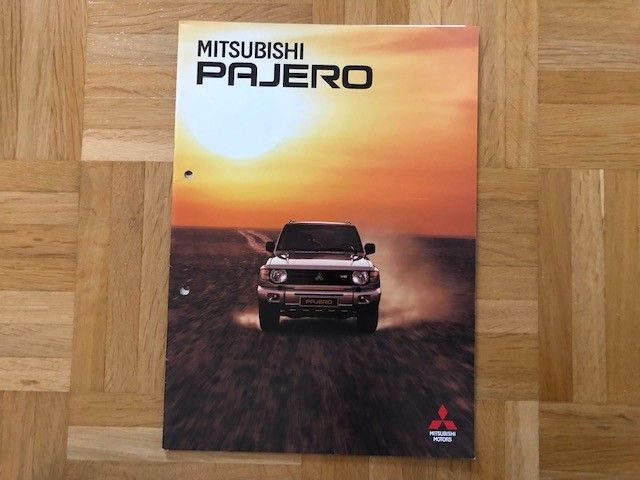 Esite Mitsubishi Pajero vuodelta 1998/1999