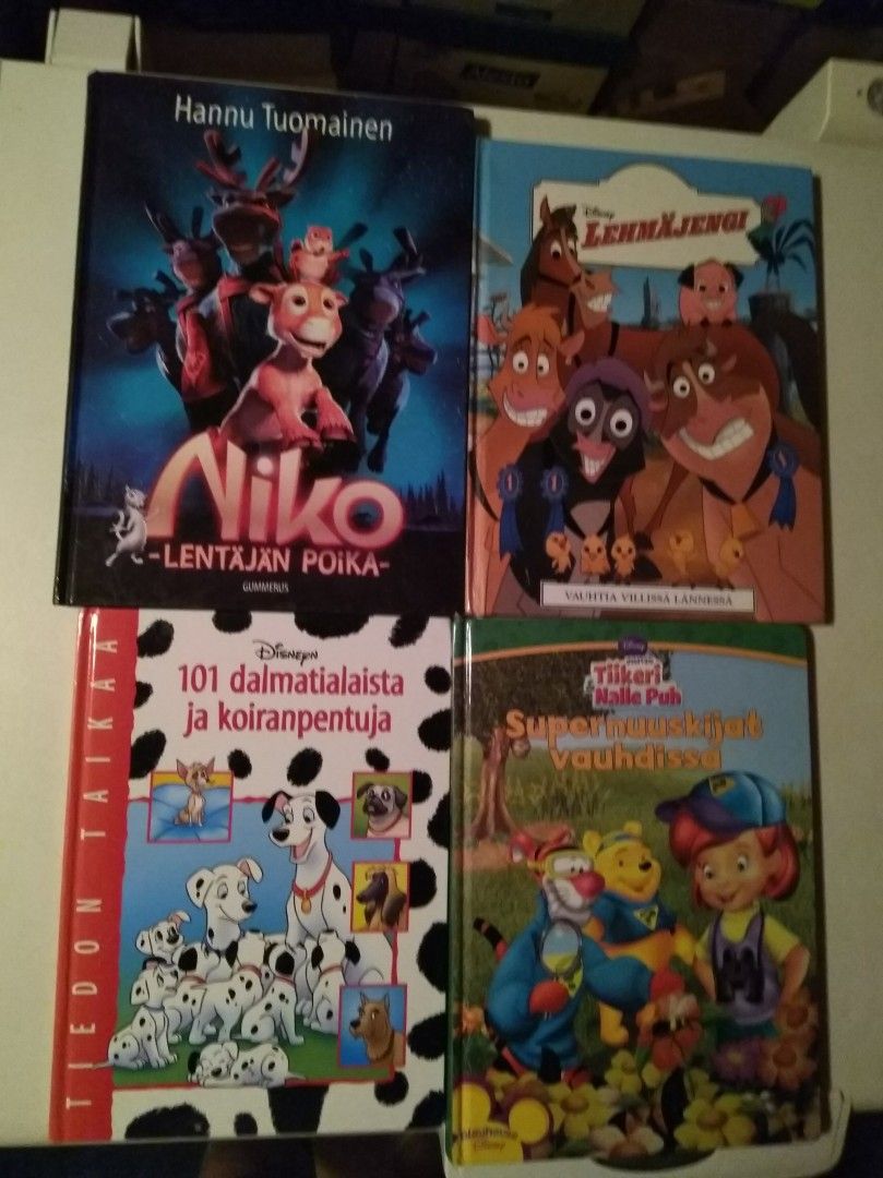 Cummerus ja Disneyn-satu kirjoja