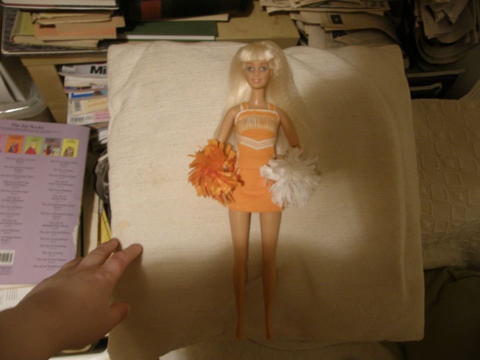 Vaalea Cheerleader- Barbie- nukke