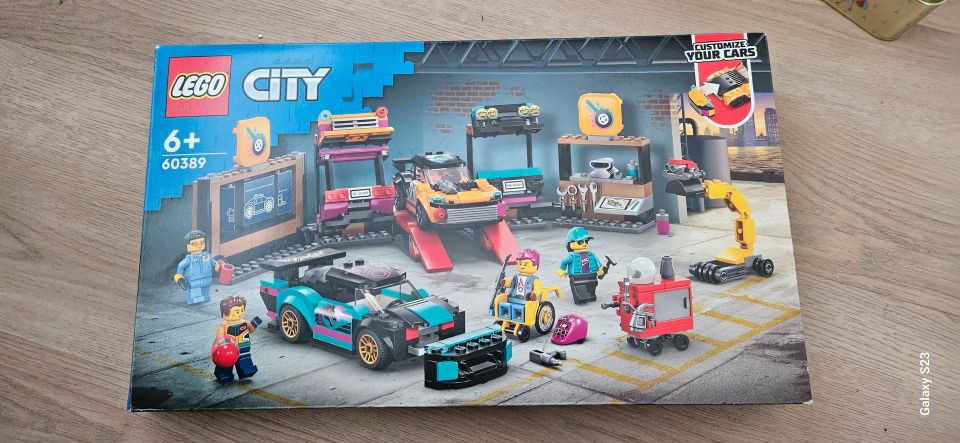 LEGO City Autojen tuunaustalli